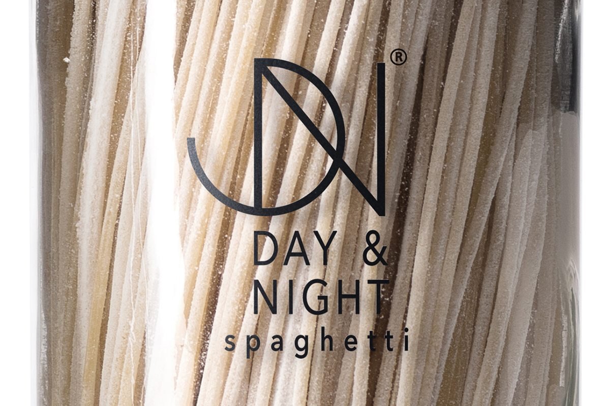 Day&Night食品品牌标志设计