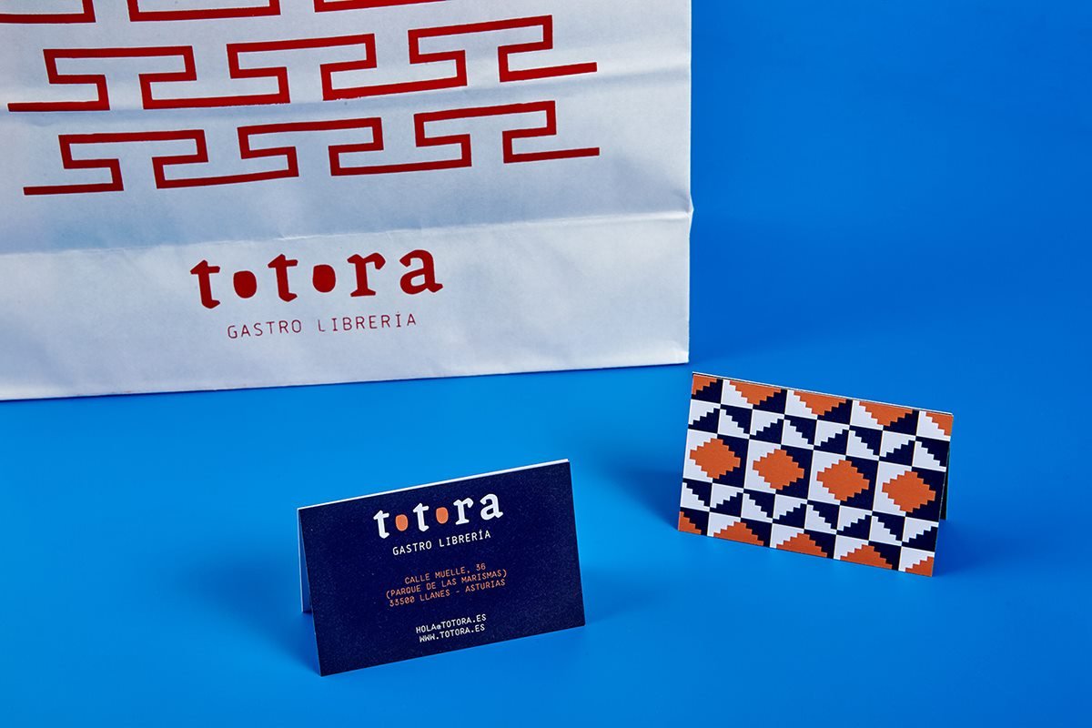“Totora”书店VI设计  名片设计