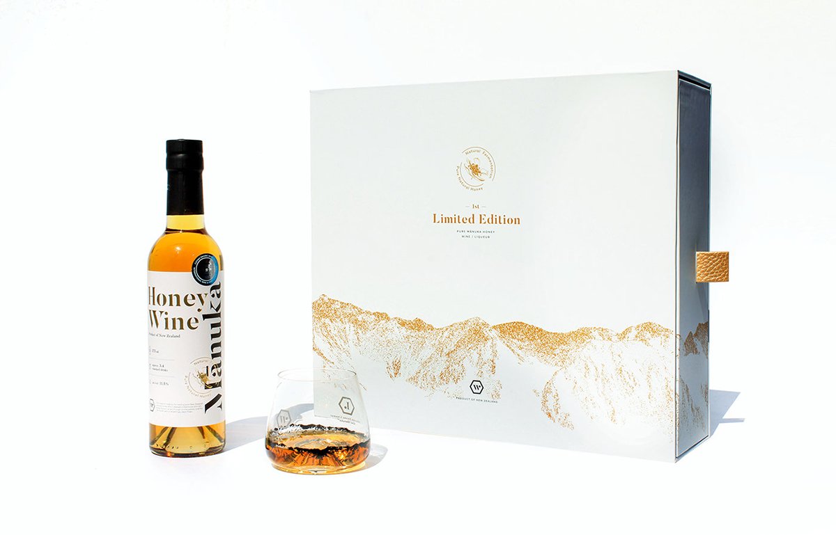MānukaHoney蜂蜜风味葡萄酒品牌包装设计欣赏，葡萄酒品牌，酒品牌设计，酒品牌策划，酒品牌全案策划，酒品牌形象塑造，深圳品牌设计，深圳品牌策划，深圳品牌全案策划，深圳品牌形象塑造，左右格局    