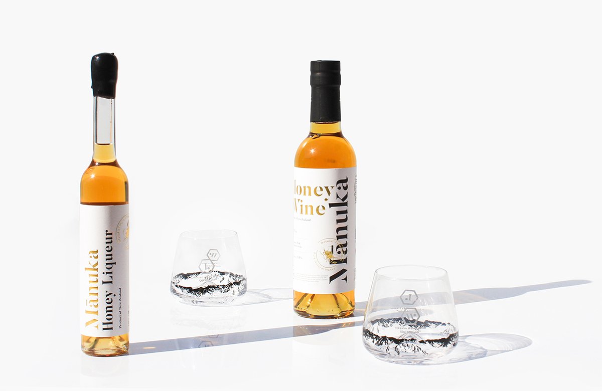 MānukaHoney蜂蜜风味葡萄酒品牌包装设计欣赏，葡萄酒品牌，酒品牌设计，酒品牌策划，酒品牌全案策划，酒品牌形象塑造，深圳品牌设计，深圳品牌策划，深圳品牌全案策划，深圳品牌形象塑造，左右格局    