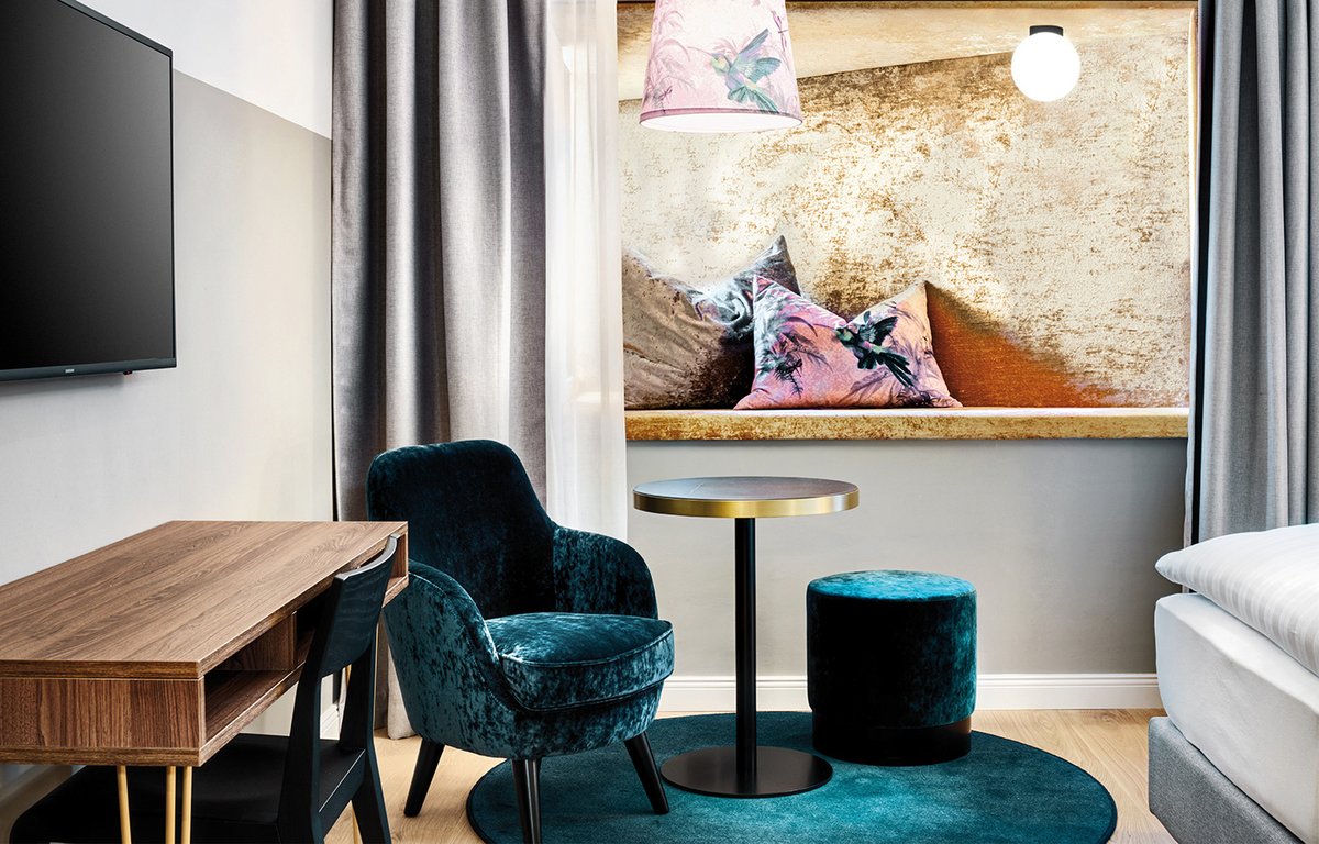 STAGE 12 - HOTEL BY PENZ 城市酒店品牌vi设计，vi设计，品牌vi设计，城市酒店vi设计，酒店图形设计，酒店品牌vi，品牌vi设计和图形设计，深圳vi设计，左右格局