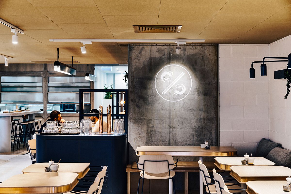 Crux & Co餐饮店品牌vi设计和logo设计——字母组合的标志设计，vi设计，餐饮vi设计，餐饮品牌vi设计，logo设计，品牌标识vi设计，品牌vi设计，品牌策划，深圳vi设计，左右格局